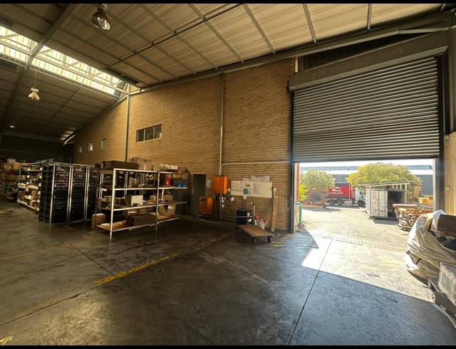 1,112M² WAREHOUSE TO LET IN NORTH RIDING